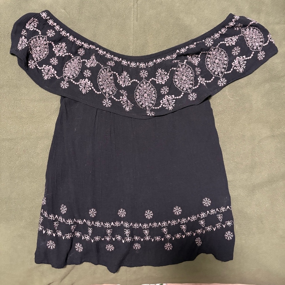 Alya Black Off-Shoulder Blouse with White Embroidery